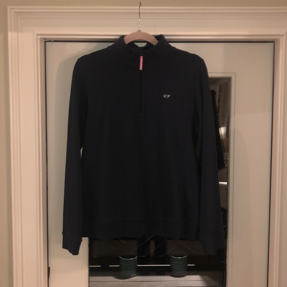 Navy vineyard vines pull over